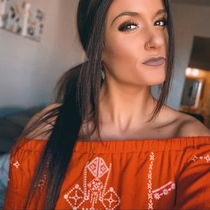 Meet your posher, McKayla.